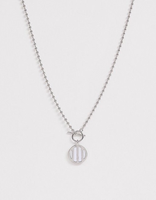 DesignB neck chain with white pendant in silver