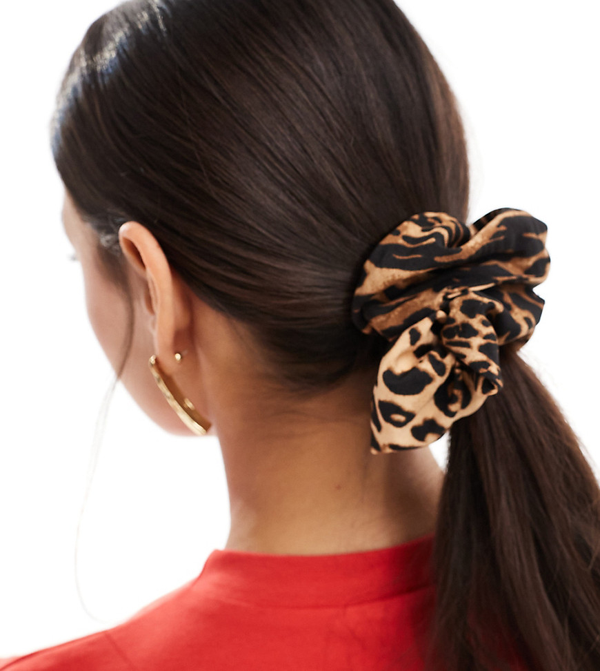 DesignB oversized hair scrunchie in leopard print - MULTI