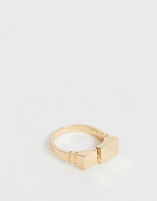 DesignB square ring in gold
