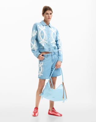 Bestickte Jeans-Bermuda in Blau Blau 40