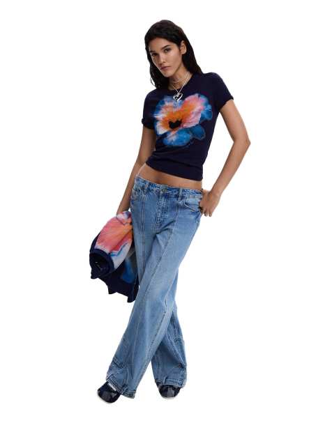Desigual – Big Flower – T-Shirt in Blau - view 1