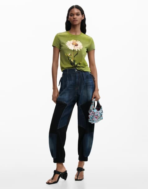 Desigual - Camiseta verde entallada con estampado de margaritas - view 1