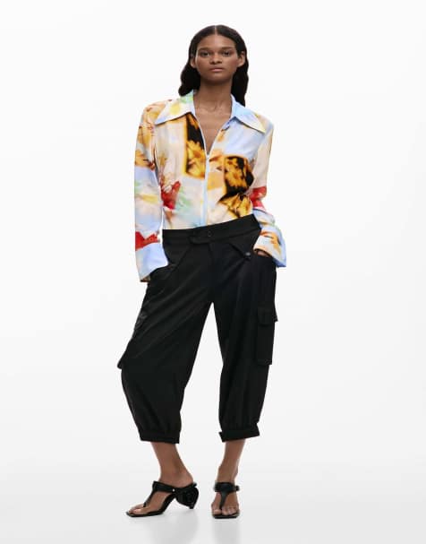 Desigual Cargo capri pants in black - view 1