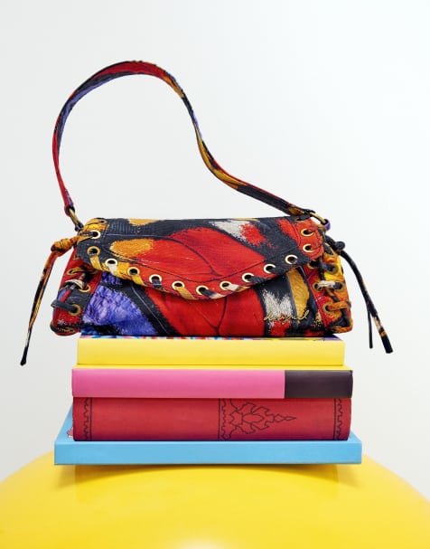 Desigual – Mittelgroße, bedruckte Tasche in Schwarz - view 1
