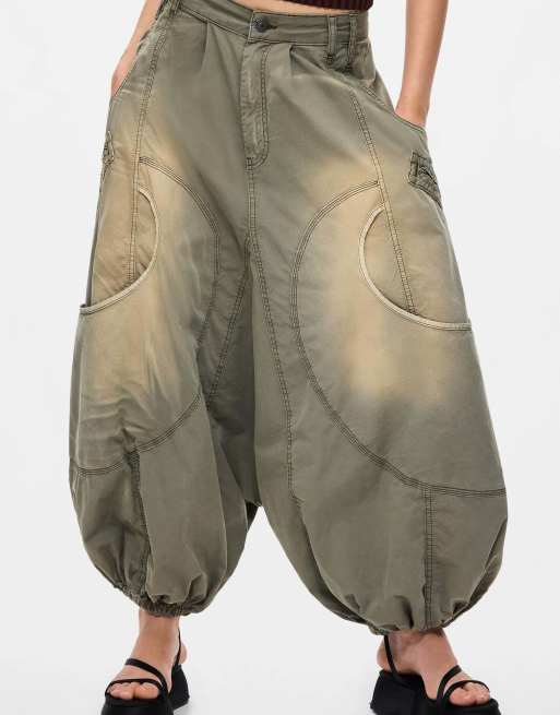 Desigual - Pantalones cargo verdes fluidos, 2 de 4