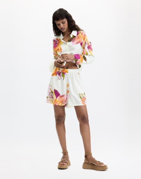 Desigual Printed flower shorts in white - view 1