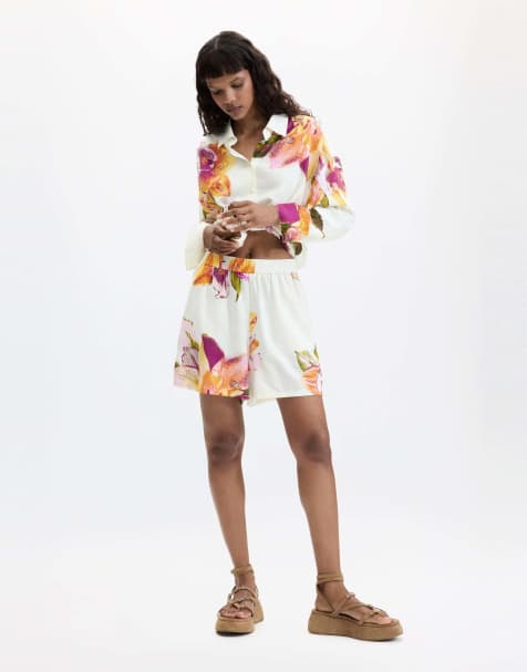 Desigual shorts met bloemenprint in wit - view 1