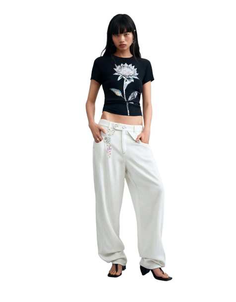 Desigual – T-Shirt in Schwarz mit Blumen-Print - view 1