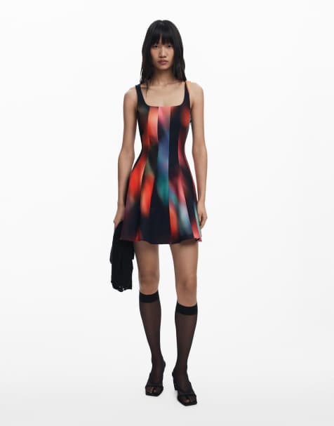 Desigual - vestido corto con paneles en negro - view 1