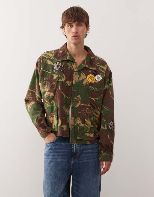 Deus Ex Machina - Ahmisa - Vintage-inspireret jakke med mærker og broderier i camouflage-mønster