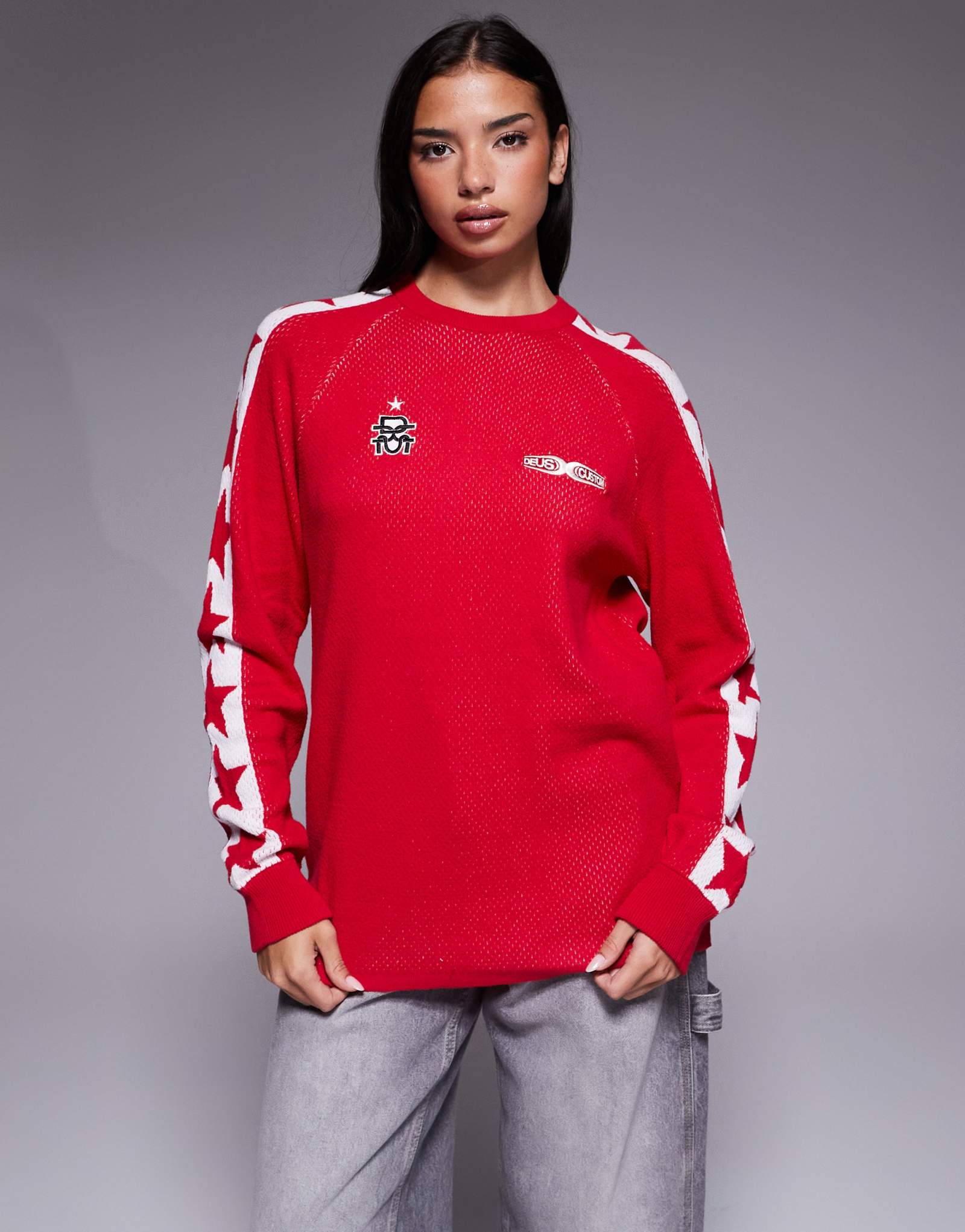 Красный вязаный свитер с символикой Deus Ex Machina