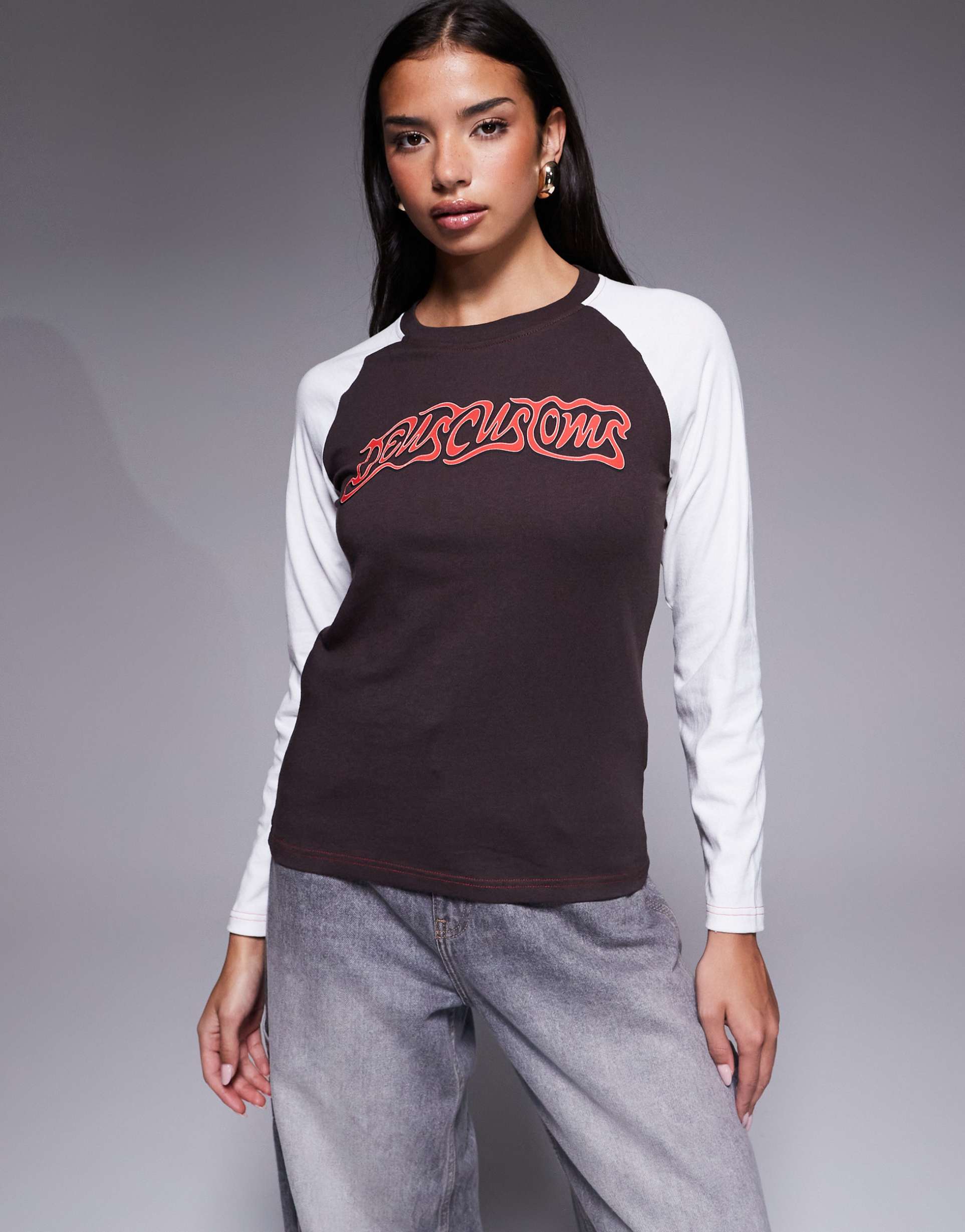 deus ex machina rocca raglan long sleeve t-shirt in brown and white