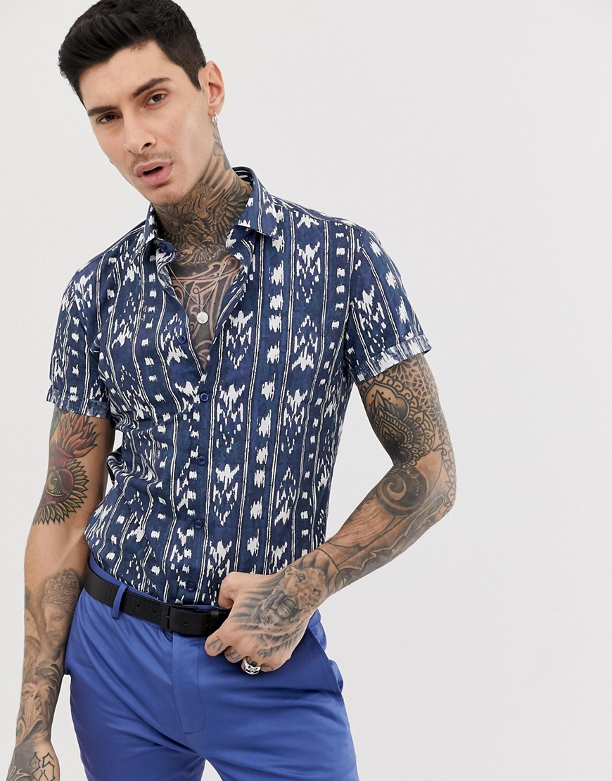 Devils Advocate – Kortärmad bomullsskjorta med smal passform och ikat-mönster-Marinblå