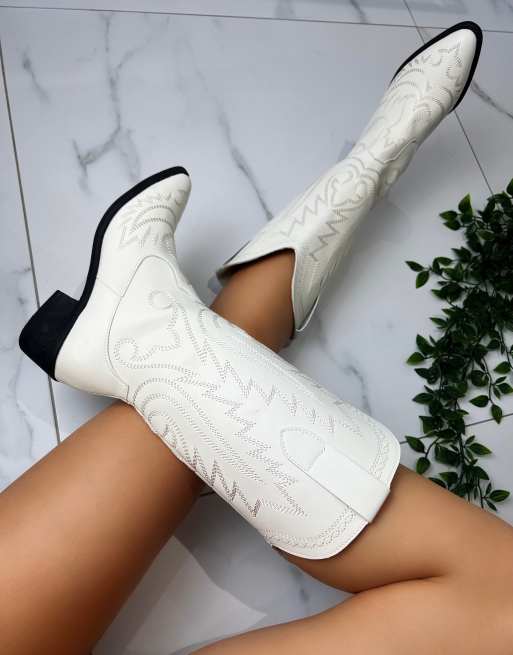 DIA STUDIOS Cowboy Western ankle Boots in cream