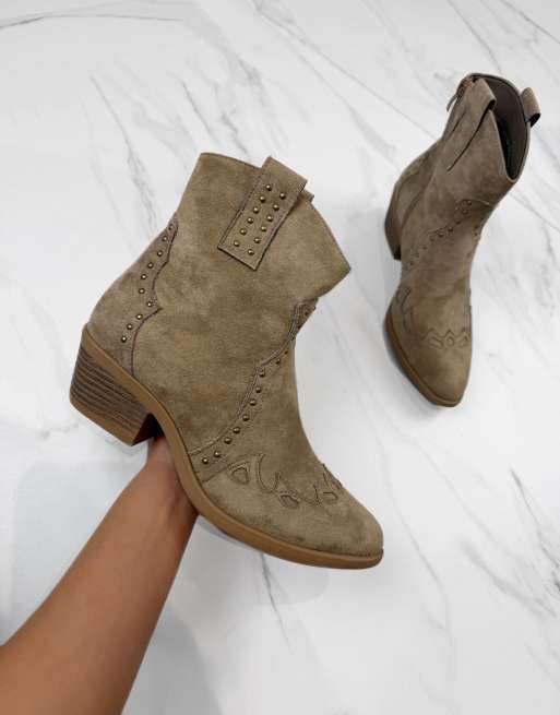 DIA Studios Cowboy western ankle boots in light brown in brown, 3 of 4