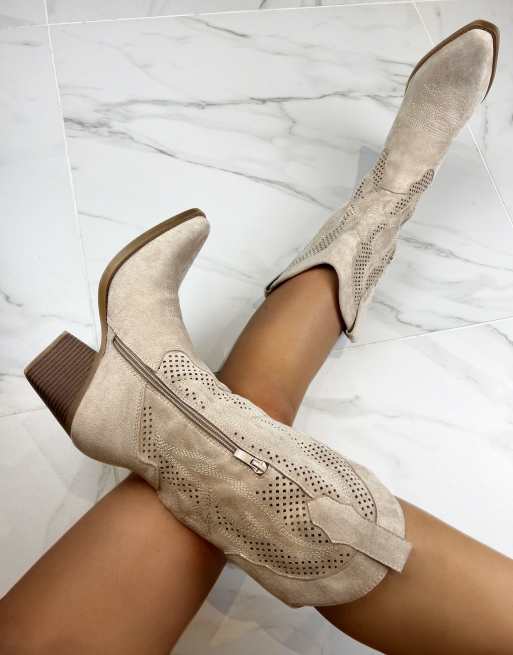 DIA Studios Cowboy western boots in beige faux suede, 4 of 4
