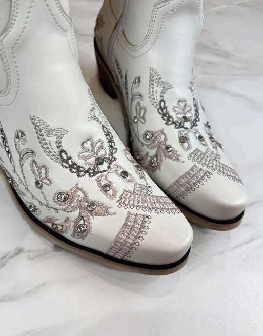 DIA Studios Cowboy western boots in white , 4 of 4
