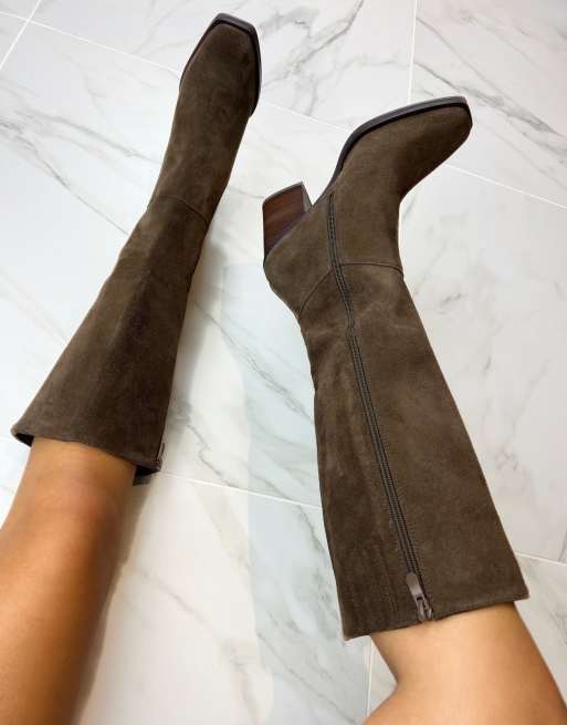 DIA STUDIOS Knee high Square toe Boots in Brown Real suede