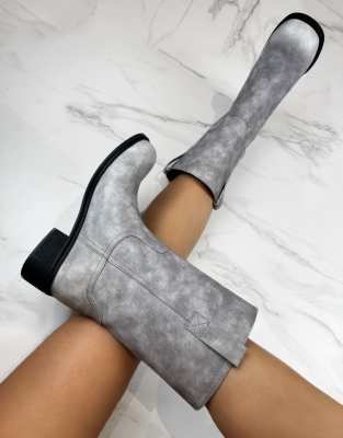  Trucker pull up boots in washed grey leather 