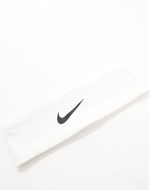Diadema blanca y negra Dri-FIT Fury Classic de Nike, 2 de 3