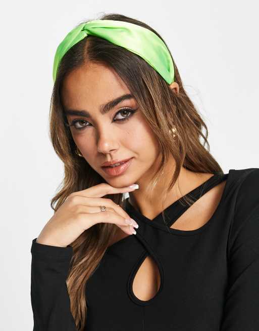 Diadema color lima con diseño anudado de satén de Glamorous