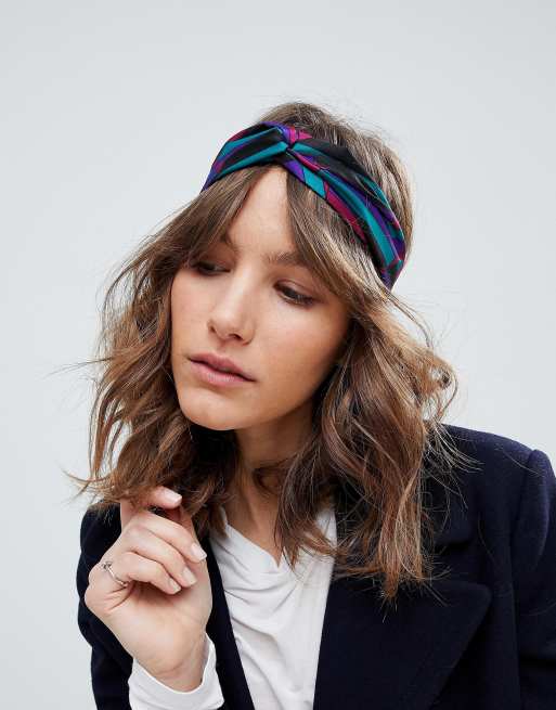 Diadema con diseño retorcido y estampado geométrico de color de ASOS