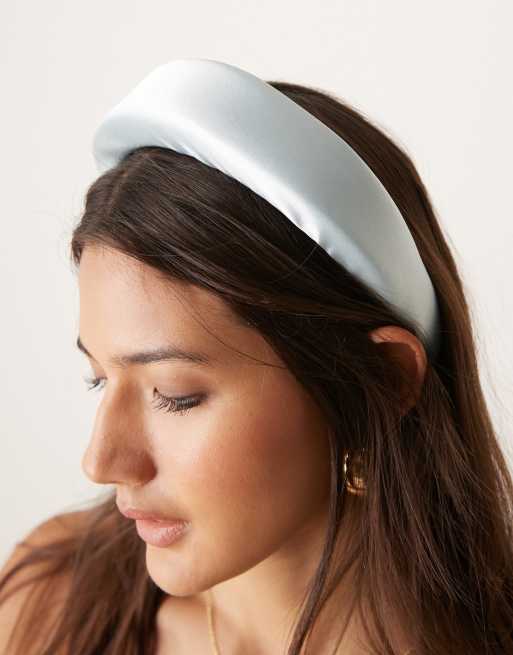 Diadema de dama de honor azul pálido acolchada de satén de YAS