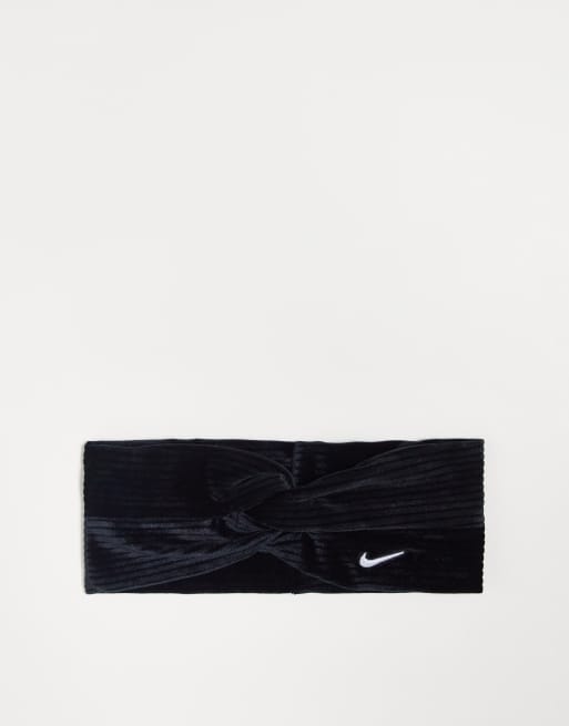 Diadema negra con detalle de nudo retorcido de terciopelo de Nike | ASOS