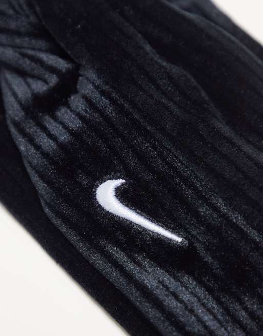 Diadema negra para mujer con detalle de nudo retorcido de terciopelo de Nike, 4 de 4