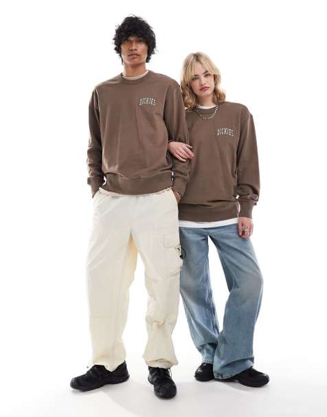 Dickies – Aitkin – Sweatshirt in Braun und Wollweiß mit Logo an der linken Brust - view 1