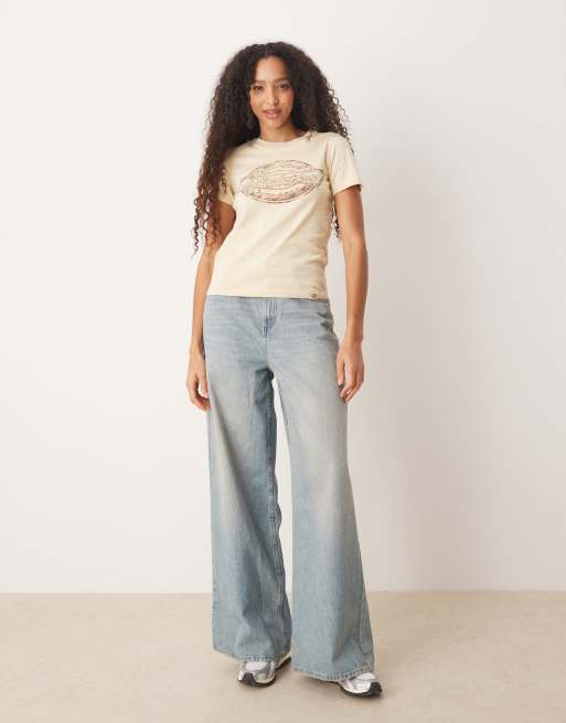 Dickies - APAC - Vochtafvoerende baby tee met groot logo in het midden en lange pasvorm in gebroken wit, 4 van 4