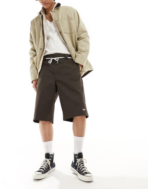 Dickies – Ciemnobrązowe dopasowane szorty o długości 13 cali