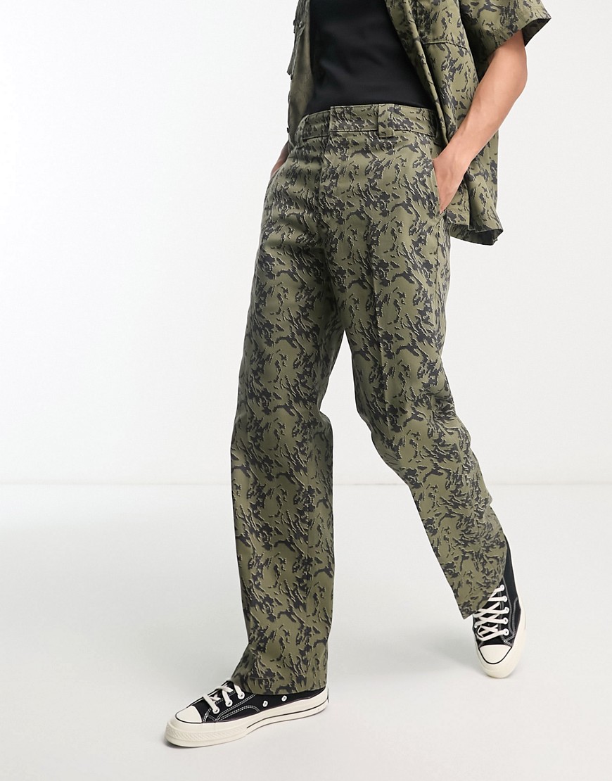 Dickies drewsey work trousers co-ord in digital camo print-Green