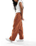 Dickies Fisherville pants in brown tan