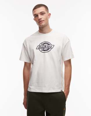 Dickies - Forth Shaw - Kastiges Oversize-T-Shirt in Wollweiß mit mittigem Logo