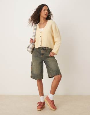 Dickies - Jeans-Carpenter-Jorts in Indigoblau mit verblasster gelber Tönung