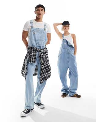 Dickies - Klassische Jeans-Latzhose in Vintage-Hellblau