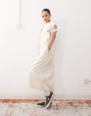 Dickies - Langes Overall-Latzkleid aus Denim in Wollweiß