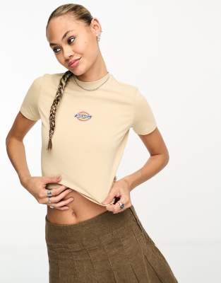 Dickies - Maple Valley - Knapp geschnittenes T-Shirt in gebrochenem Weiß mit mittigem Logo