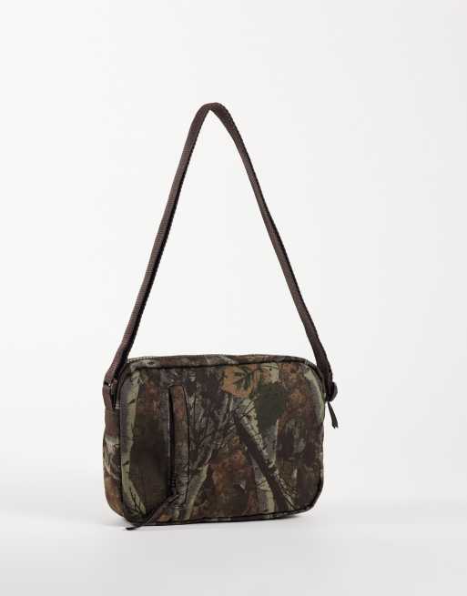 Dickies Moreauville messenger bag in camouflage, 4 of 4