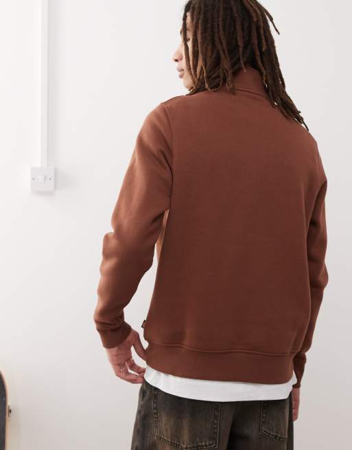Dickies – Oakport – Brązowy sweter z zamkiem pod szyją i małym logo, 4 z 4