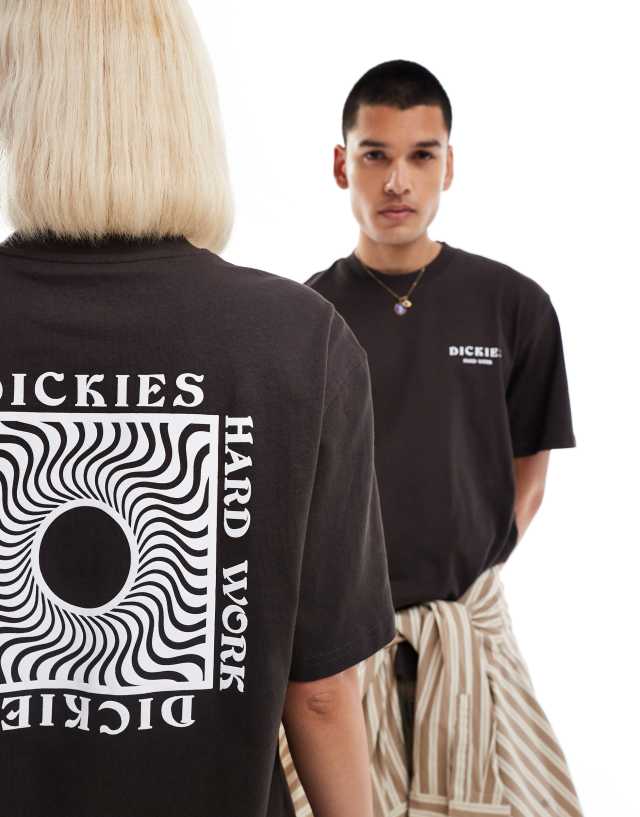 Dickies - oatfield back print t-shirt in dark brown- exclusive to asos