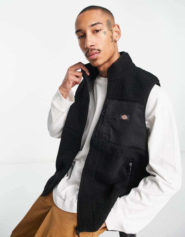 Dickies Red Chute vest in black