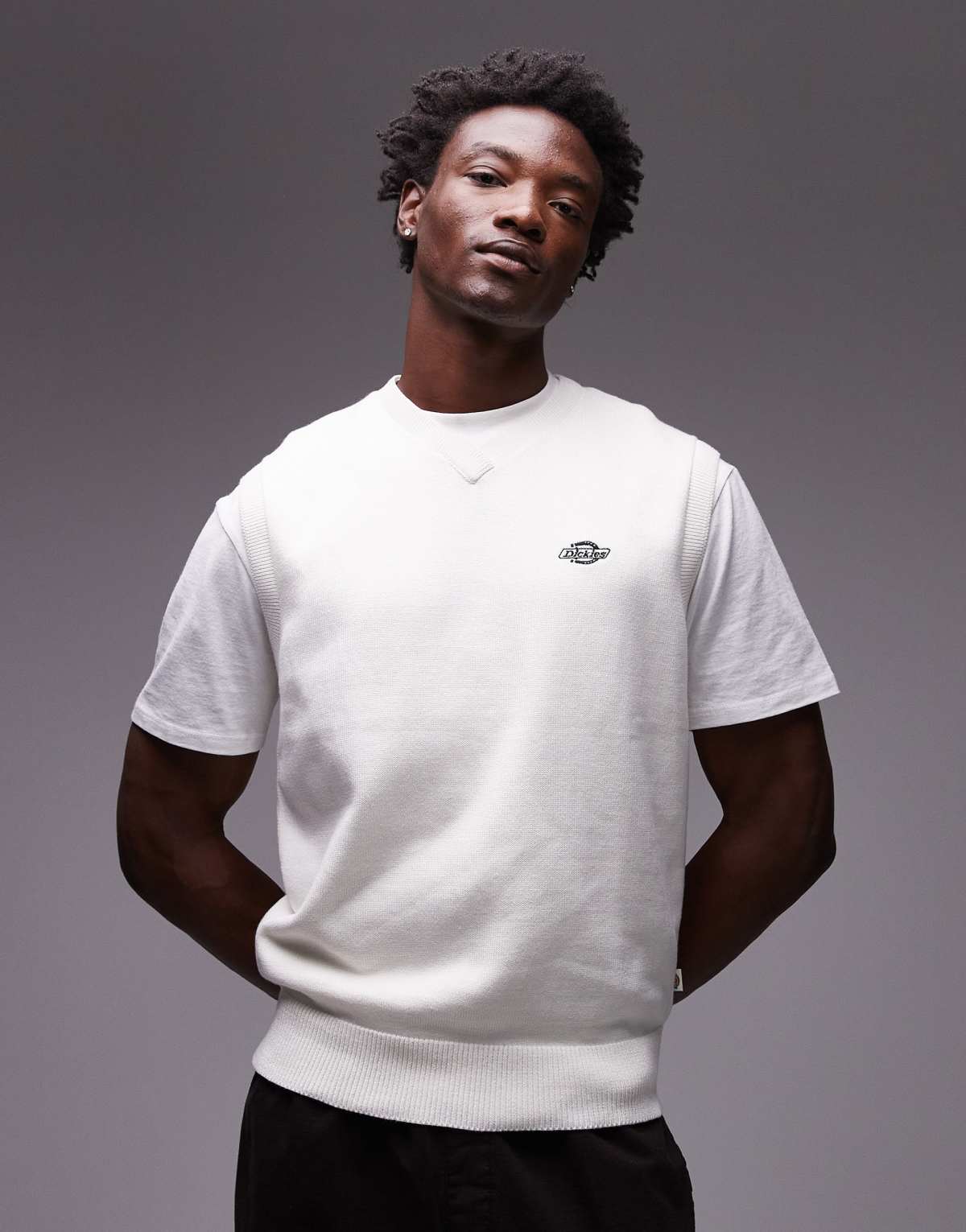 Dickies summerdale knitted sweater vest in off white