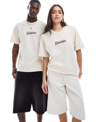 Dickies - T-Shirt in Wollweiß mit mittigem geschwungenem Logo-Schriftzug, exklusiv bei ASOS