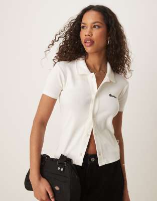 Dickies - Tallasse - Geknöpftes T-Shirt in Wollweiß mit knappem Schnitt