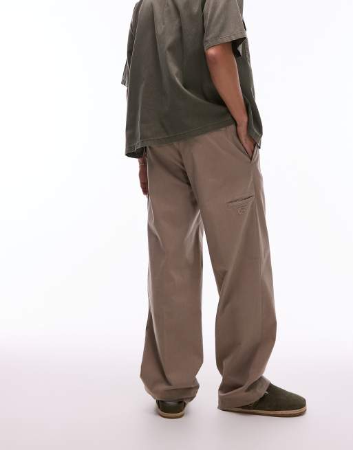 Dickies – Unionville – Weit geschnittene Work-Hose in Hellbraun mit Bundfalten