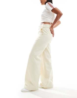 Dickies wide leg work trousers in cream-White