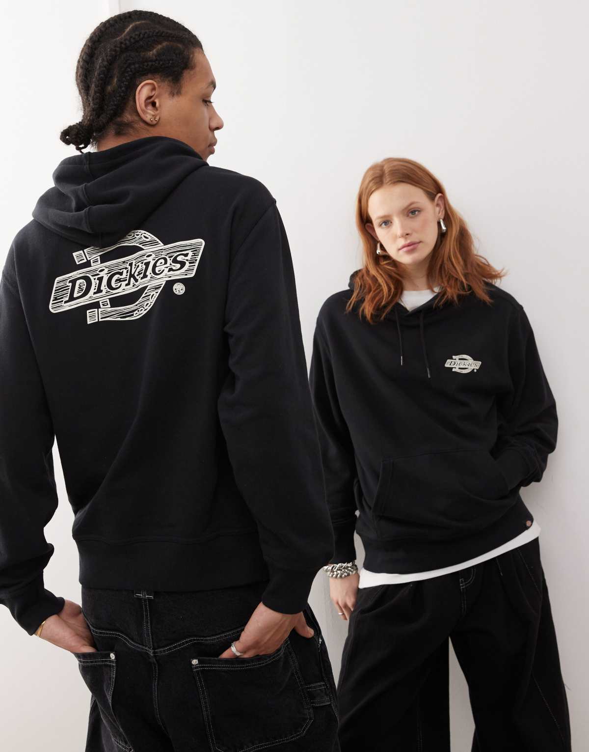 Dickies wood logoo back print hoodie in black