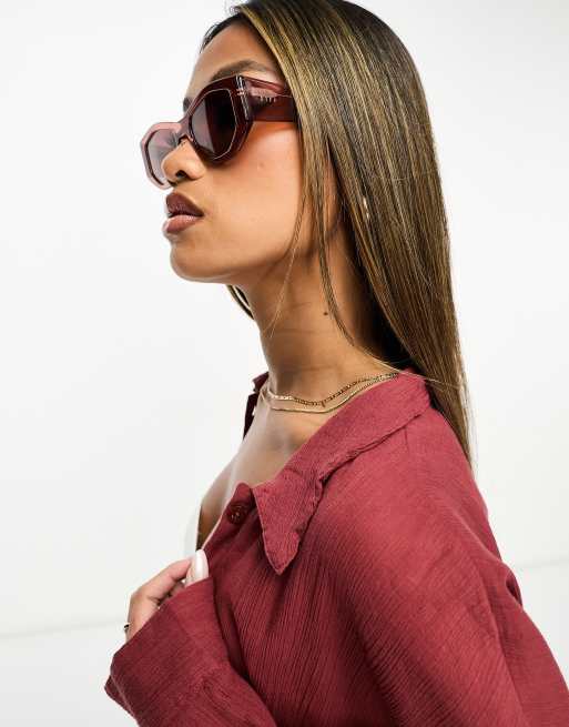 DIFF zoe geo square sunglasses in transparent red, 2 of 4